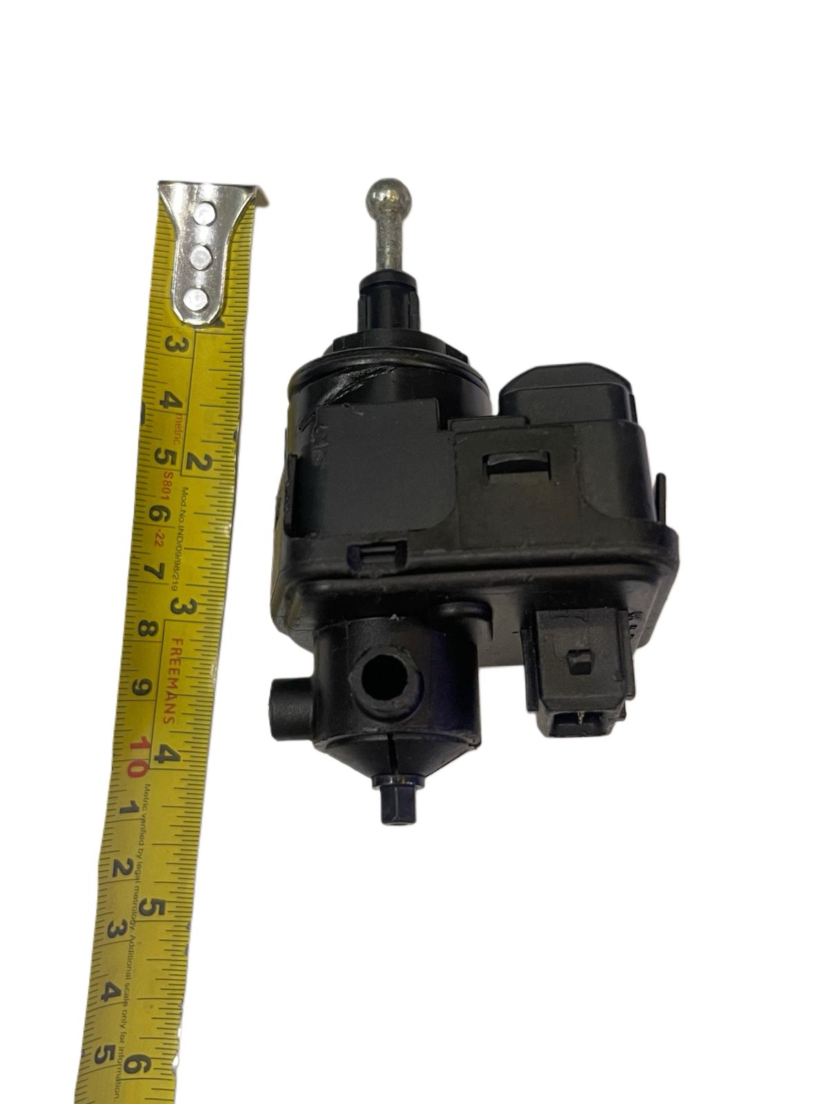 Headlight leveling motor

Headlight height adjuster motor

