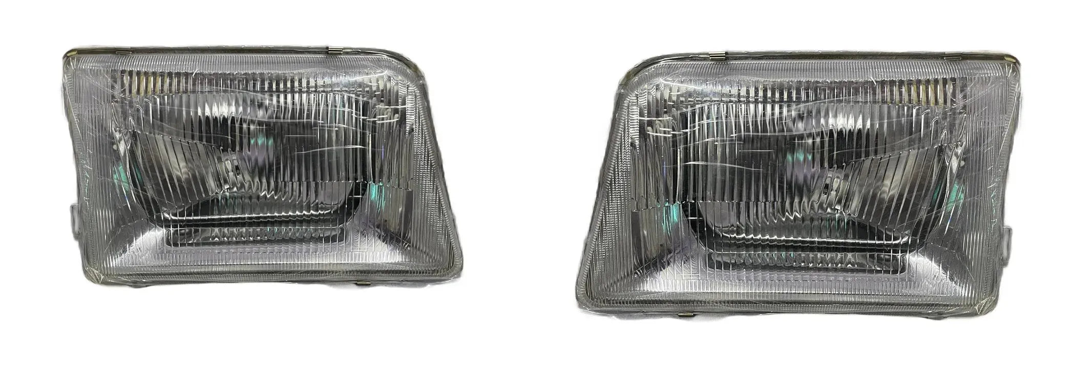A single headlight for Tata 207 DI vehicle model, featuring a clear, water-resistant, break-proof glass lens with a silver-colored reflector.