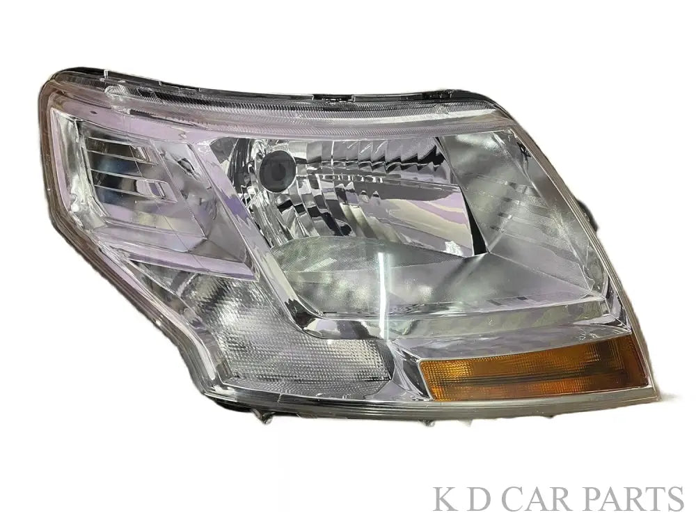 A single headlight for Mahindra TUV300 2015-Now without adjustable motor.